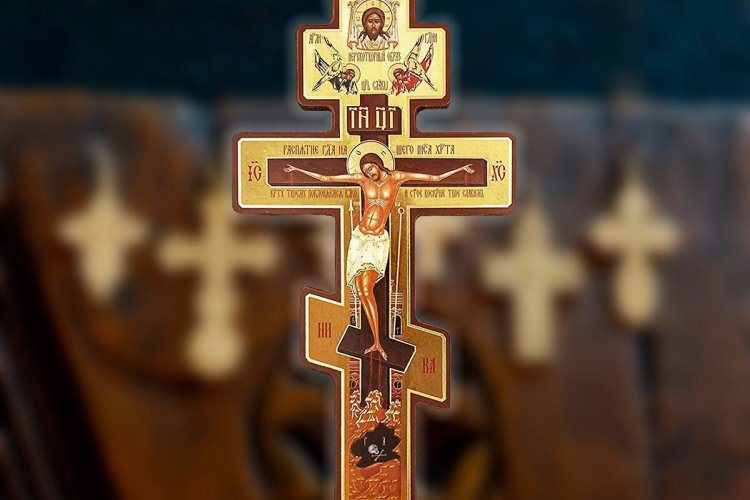 крест на храме, на иконостасе
